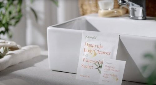 Deardot: Anhydrous skin care products in water-soluble sachets